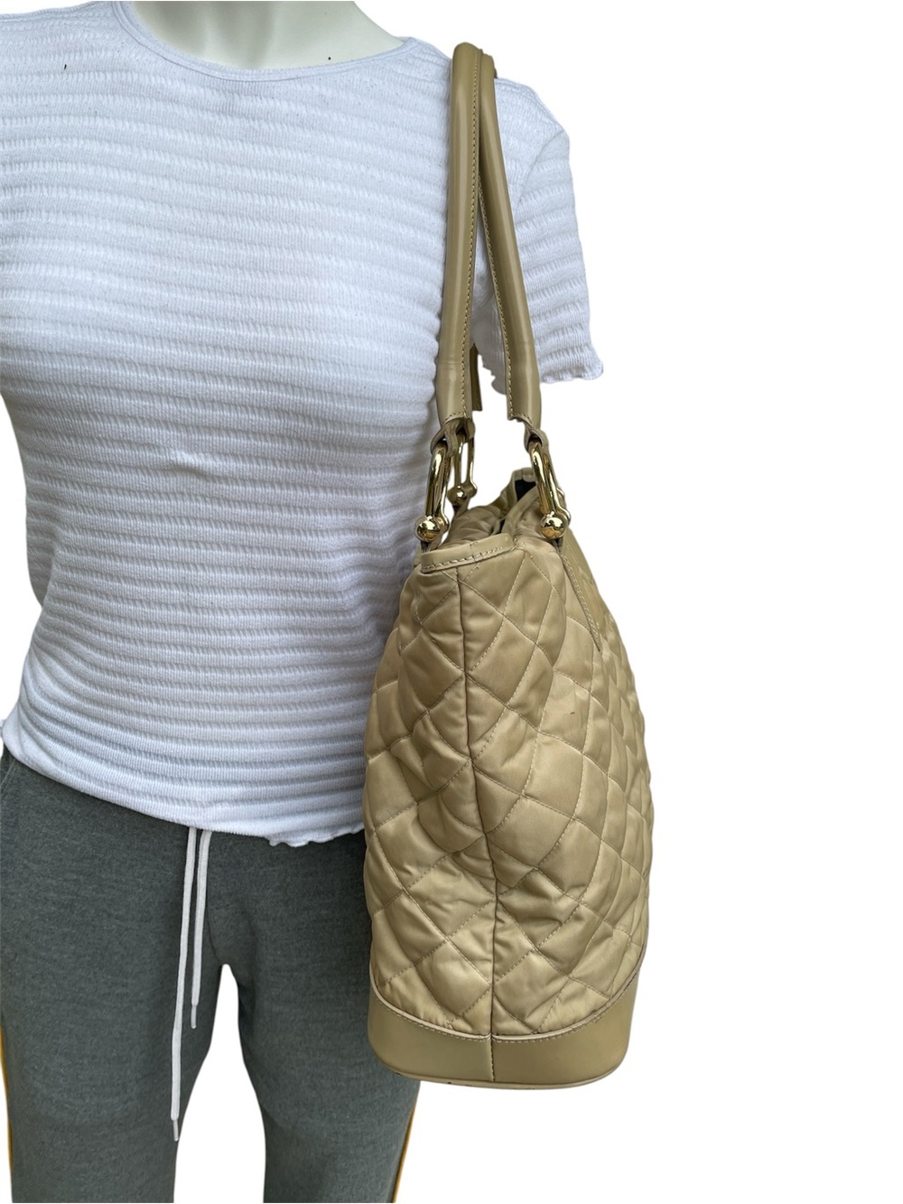 Vintage Quilted Tote Burberry Bag in Beige - Picture 3 of 13